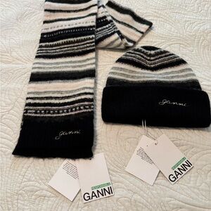 GANNI ( Lux)
Scarf & Beanie
Black & Cream